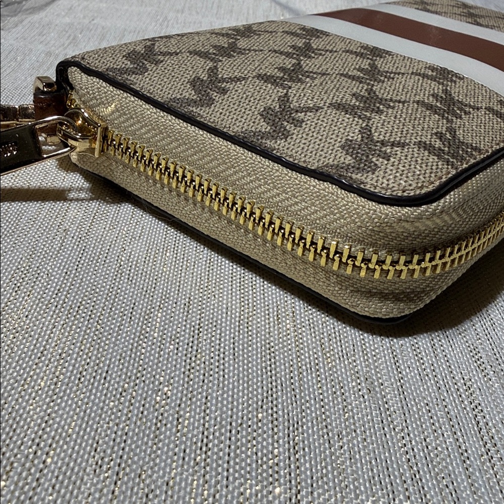 NWOT MICHAEL KORS WALLET - Picture 9 of 12